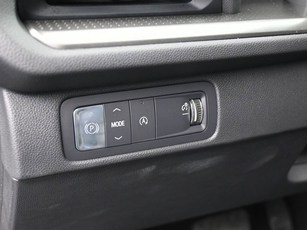 Used 2025 Chevrolet Traverse LT w/ Midnight/Sport Edition image 15