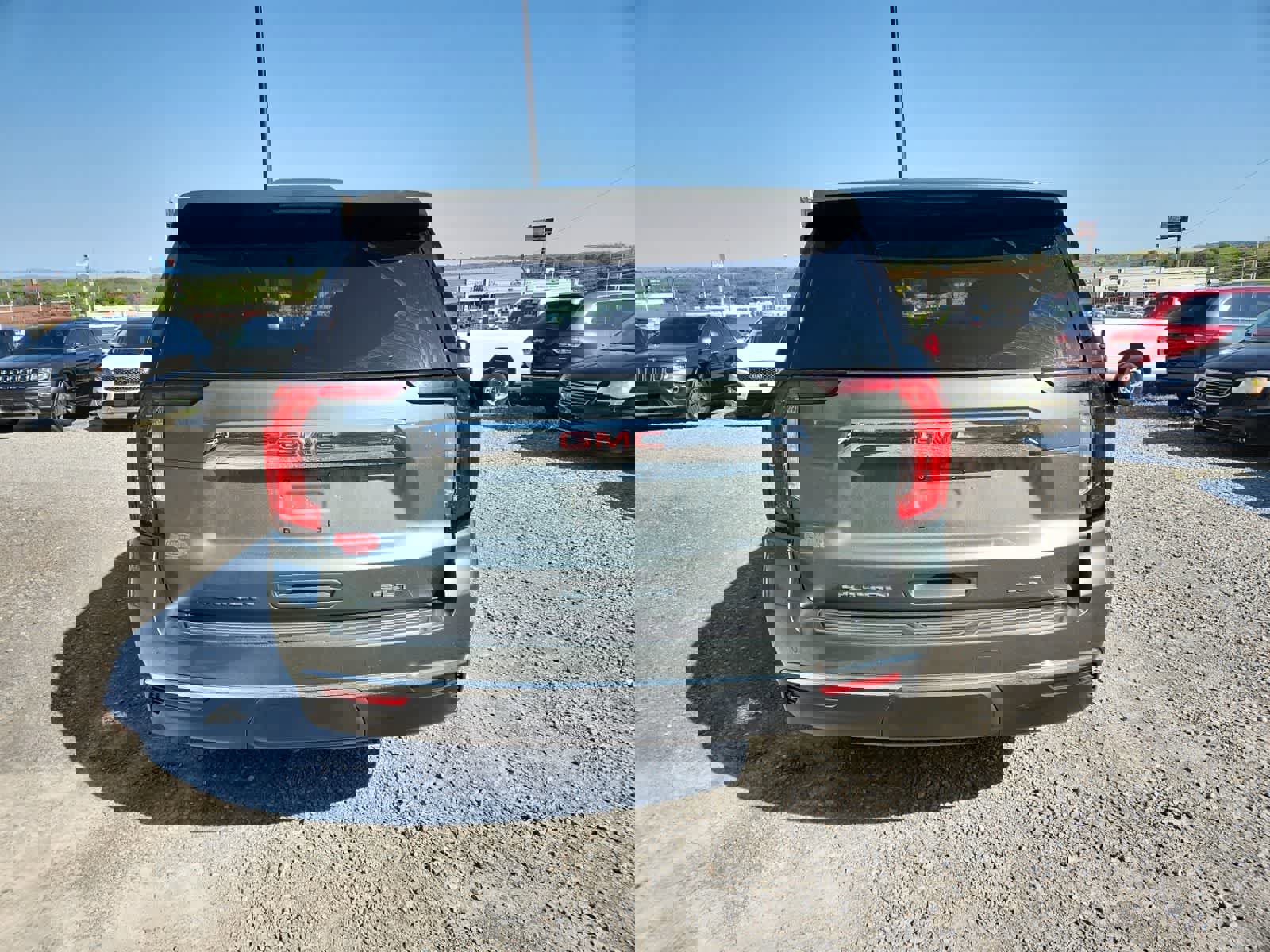 Used 2023 GMC Yukon SLT w/ SLT Premium Package image 4