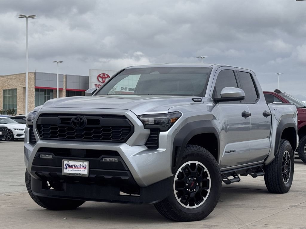 Used 2024 Toyota Tacoma TRD Off-Road image 2