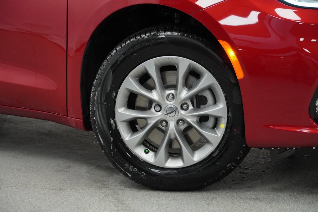 Certified 2025 Chrysler Pacifica Select image 4