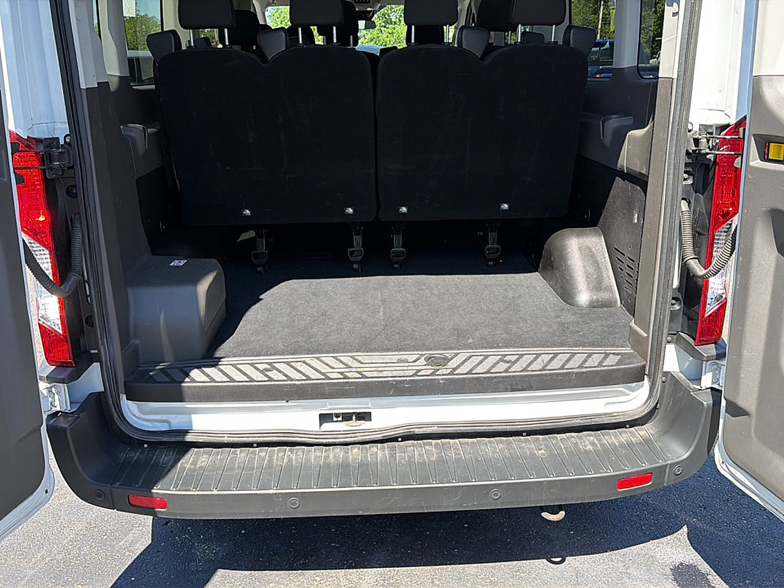 Used 2023 Ford Transit 350 XLT RWD image 22