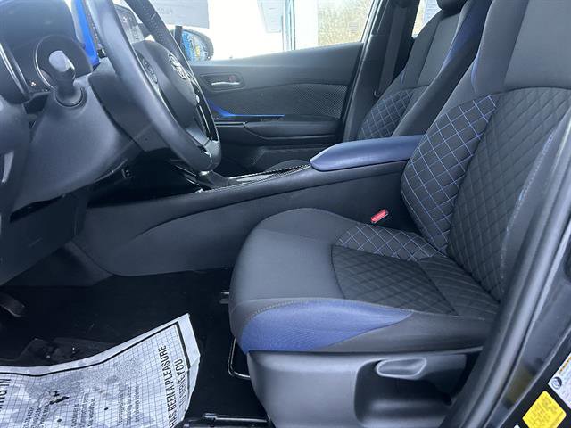 Used 2022 Toyota C-HR XLE image 25