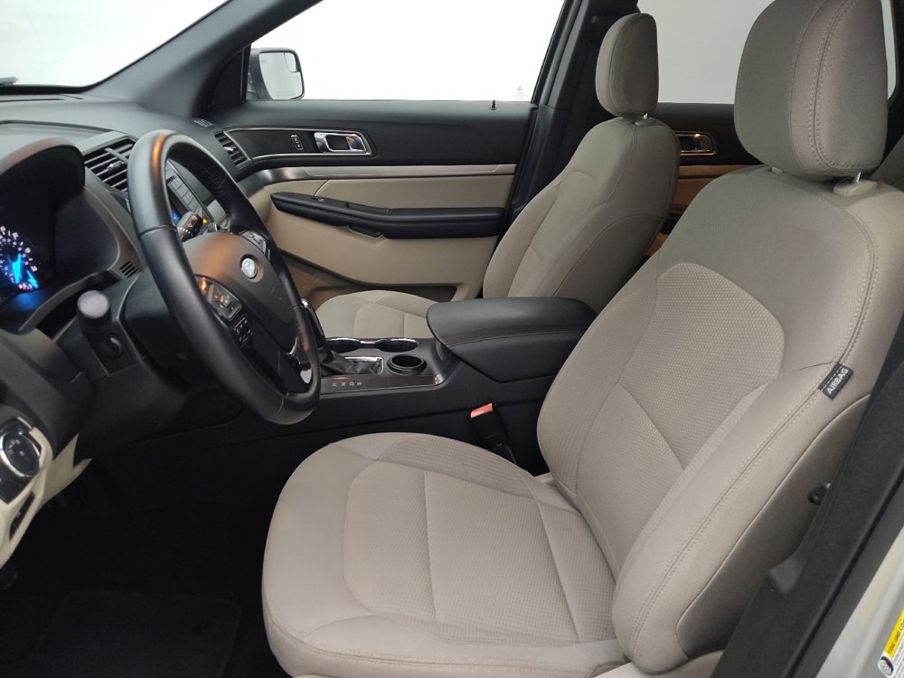 Used 2018 Ford Explorer XLT FWD image 17
