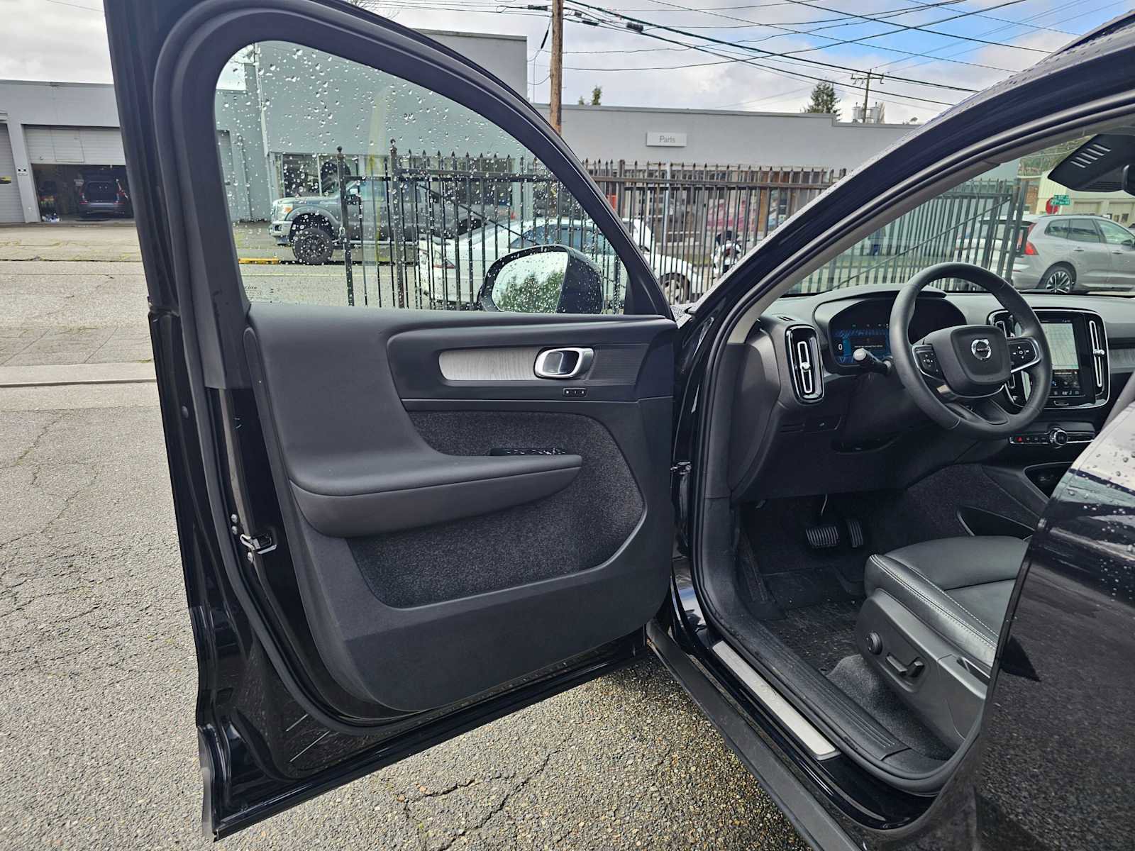 Certified 2024 Volvo XC40 B5 Plus w/ Climate Package image 20