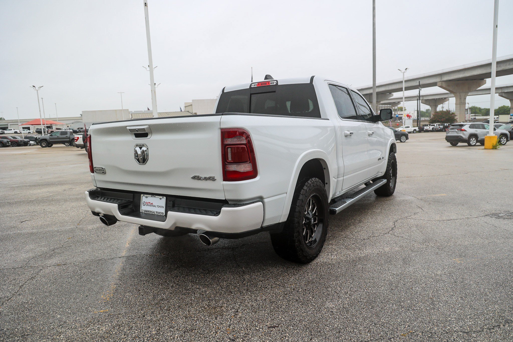 Used 2022 RAM 1500 Limited w/ Body Color Bumper Group AWD/4WD image 7