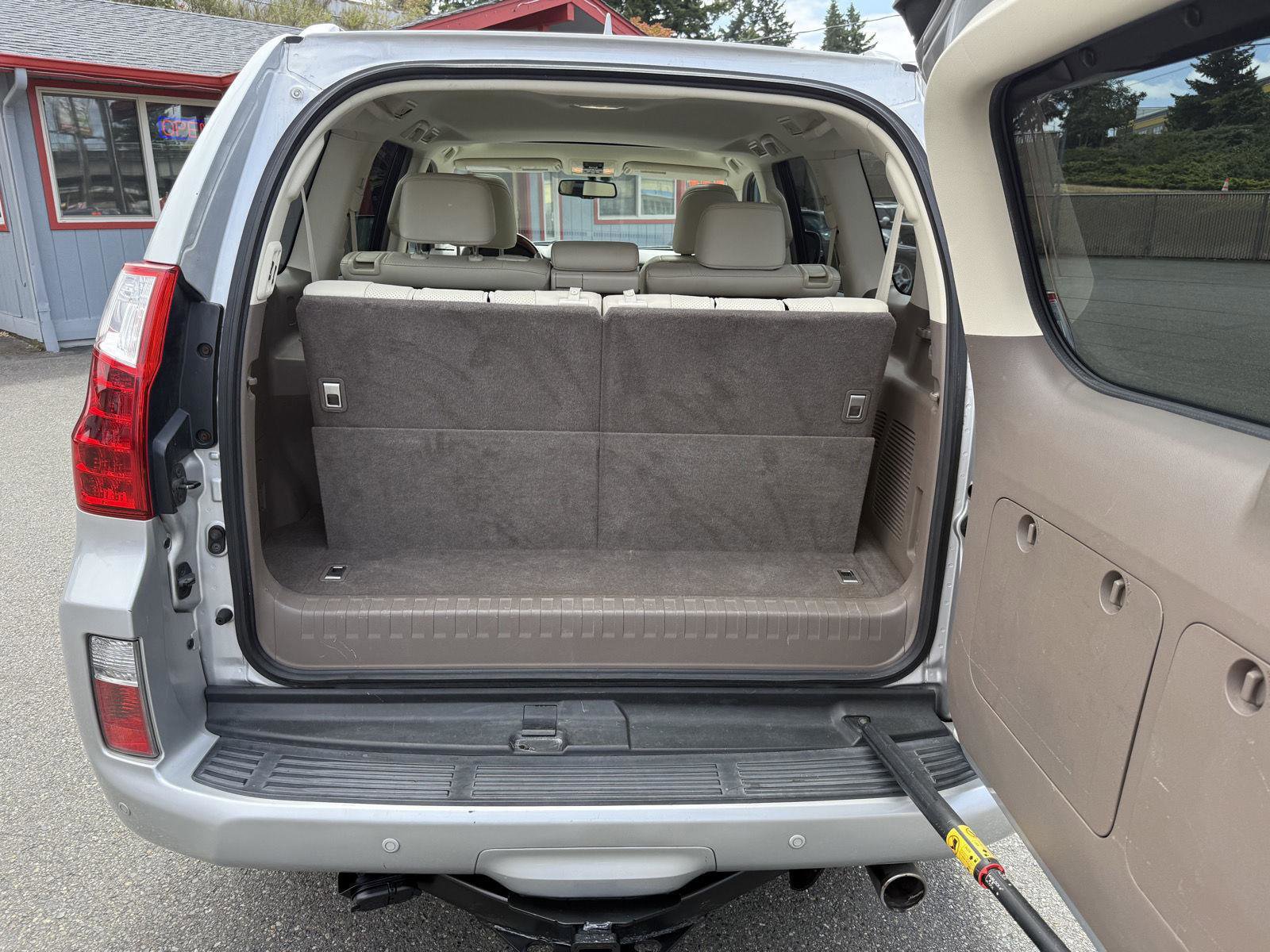 Used 2011 Lexus GX 460 w/ Comfort Plus Pkg image 17