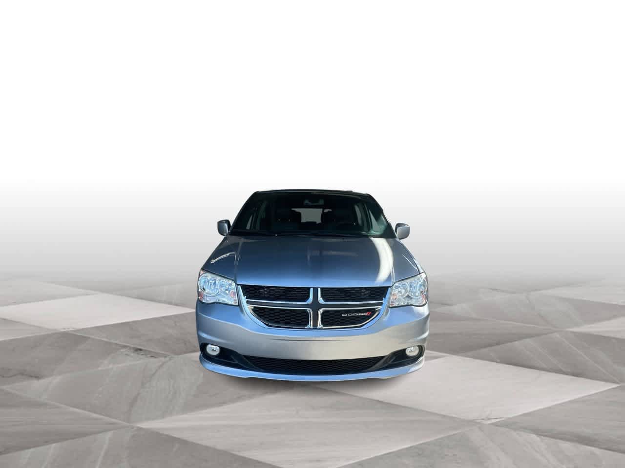 Used 2019 Dodge Grand Caravan SXT FWD image 3