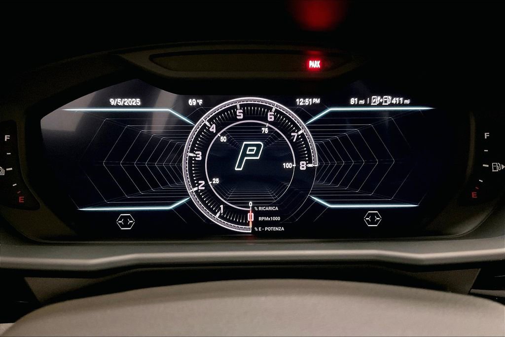 Used 2025 Lamborghini Urus SE image 10