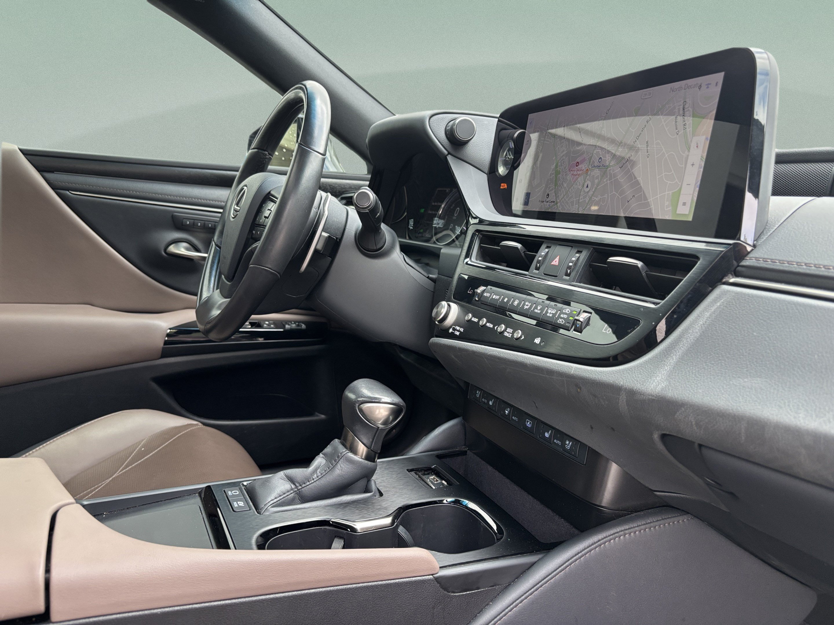 Used 2024 Lexus ES 300h Ultra Luxury w/ Accessory Package (Z2) FWD image 25