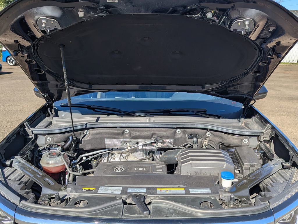 Certified 2022 Volkswagen Atlas Cross Sport SEL R-Line image 36