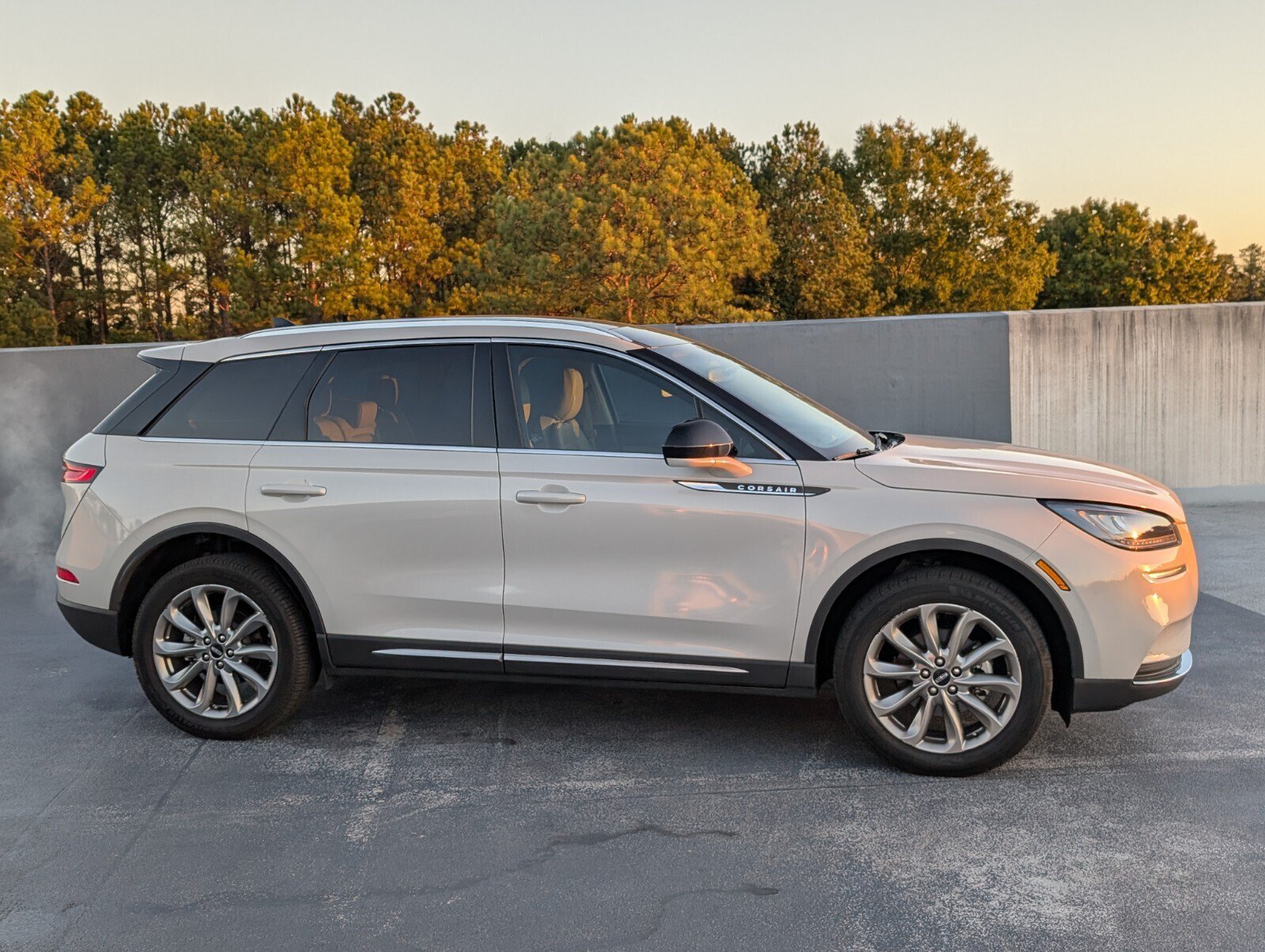 Used 2022 Lincoln Corsair FWD w/ Premium Package image 6