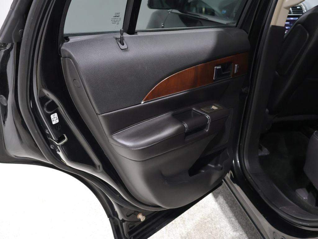 Used 2013 Lincoln MKX AWD image 19