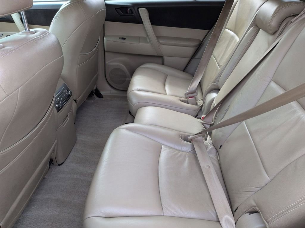 Used 2010 Toyota Highlander 4WD image 21