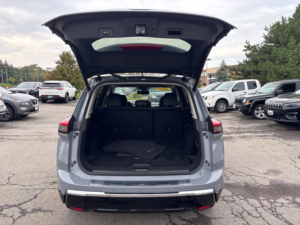 Used 2025 Nissan Rogue Platinum AWD/4WD image 7