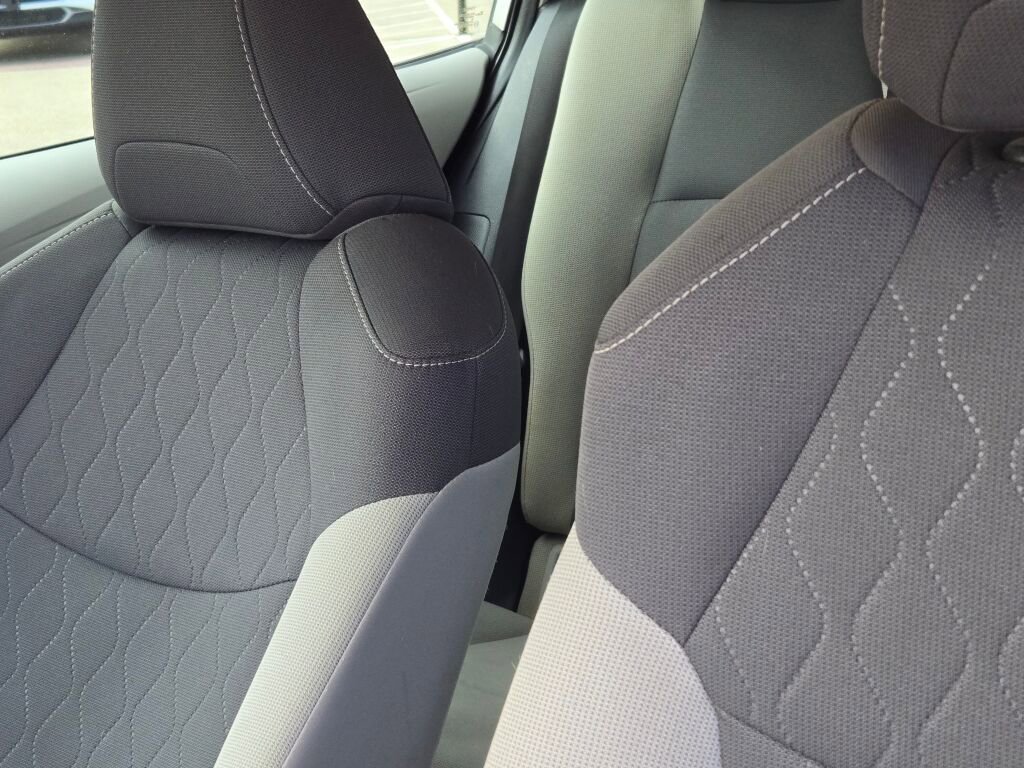 Used 2021 Toyota Corolla LE image 18