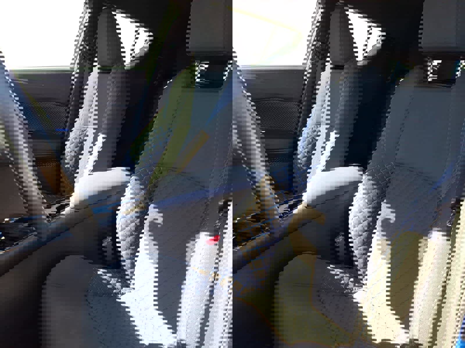 Used 2022 Toyota C-HR XLE image 6