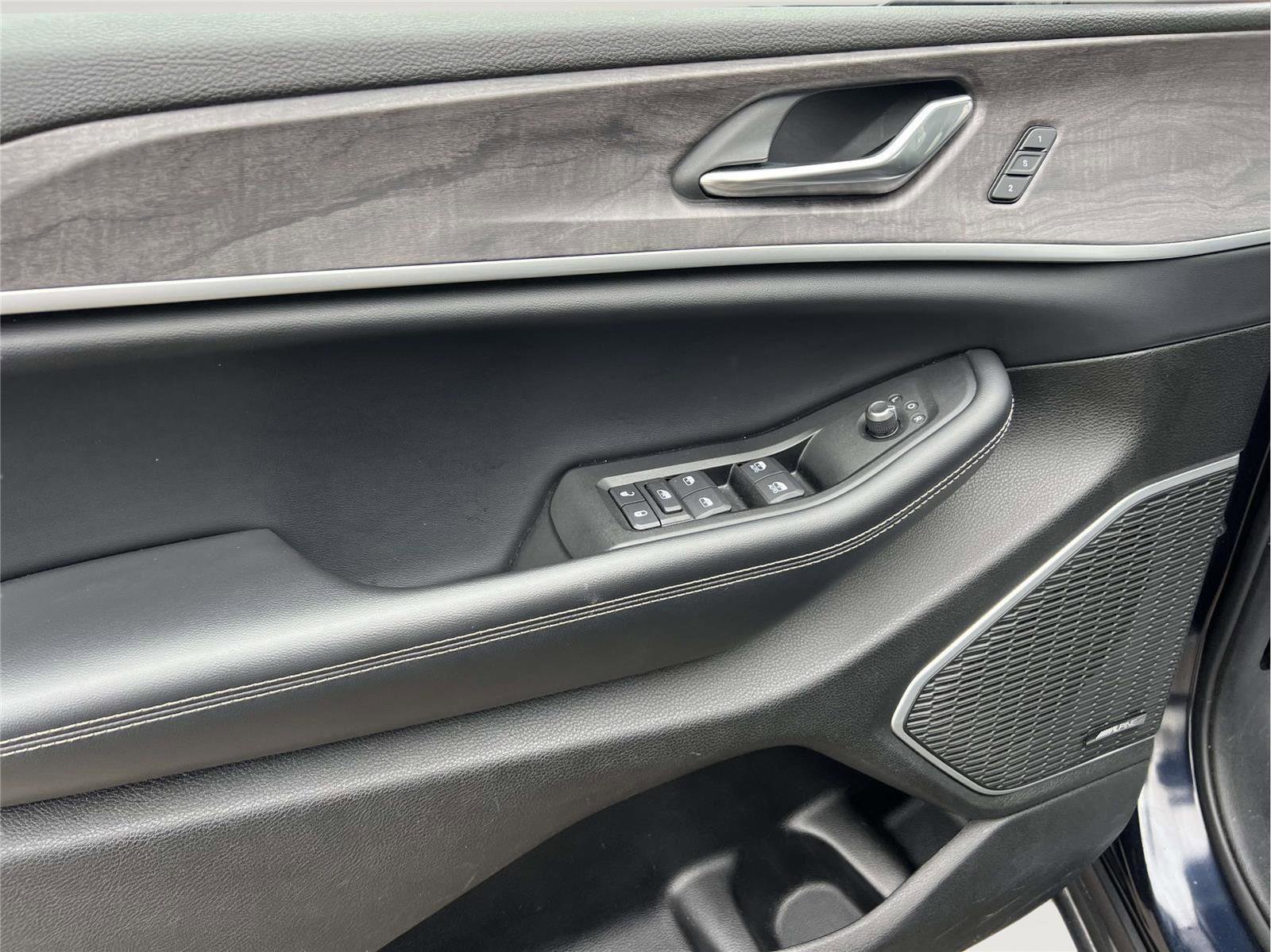 Used 2024 Jeep Grand Cherokee Limited 4xe image 16