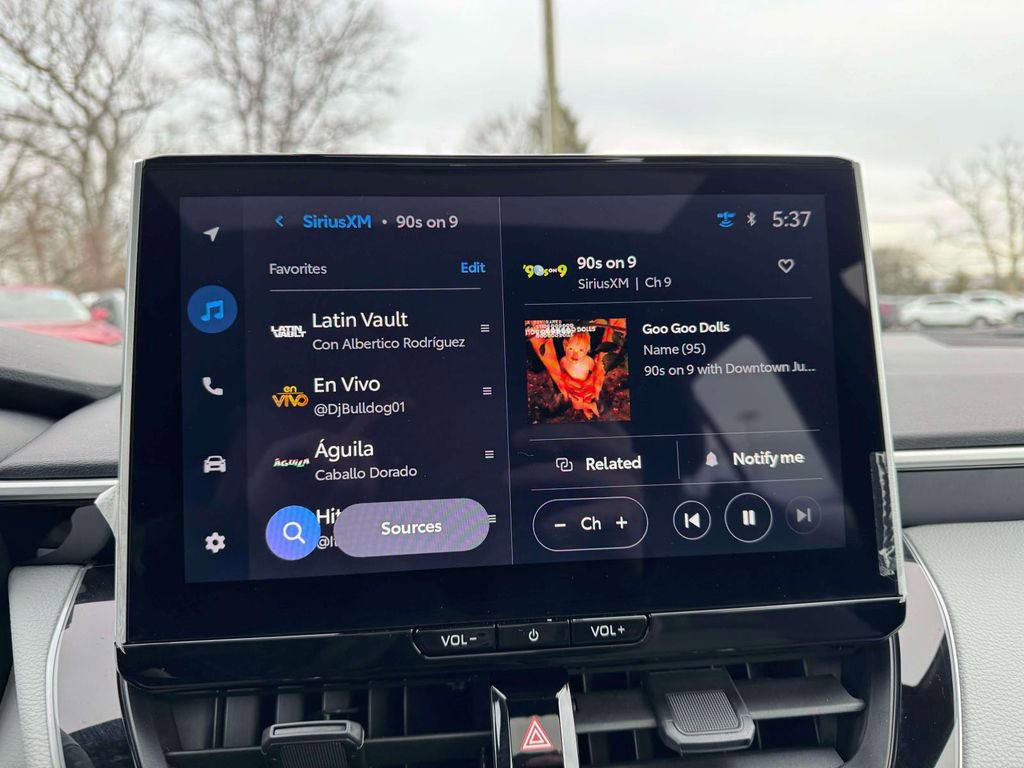 Used 2025 Toyota Corolla SE w/ SE Premium Package image 27