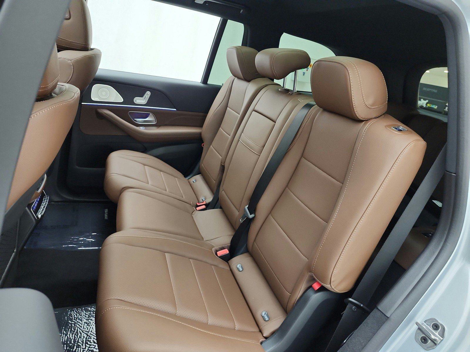 Used 2025 Mercedes-Benz GLS 450 4MATIC w/ AMG Line Exterior image 16