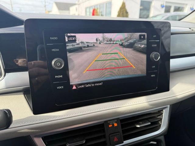 Certified 2025 Volkswagen Taos SE w/ Panoramic Sunroof Package image 20