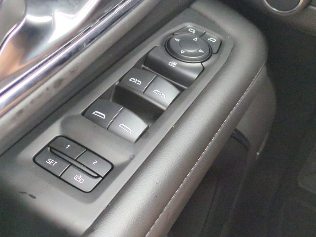 Used 2024 Chevrolet Suburban LT image 24