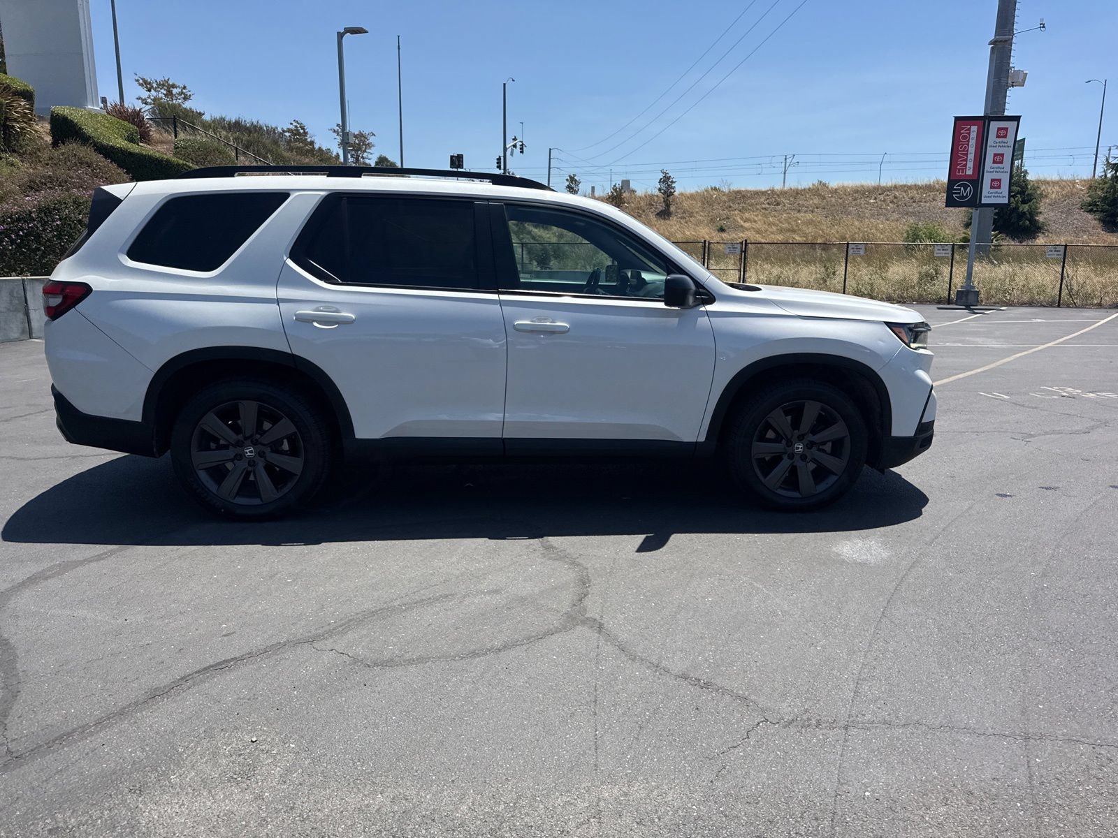 Used 2023 Honda Pilot Sport image 8