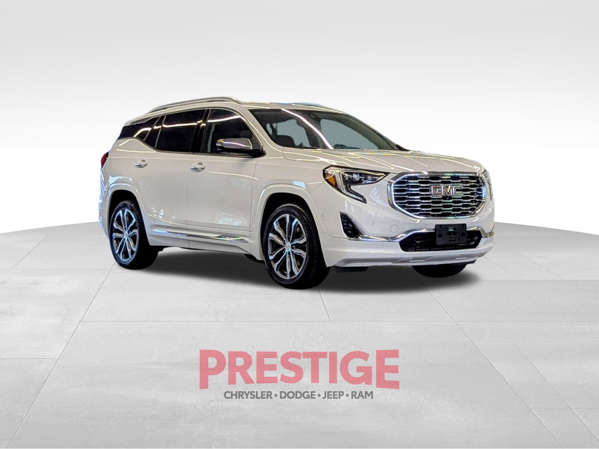Used 2020 GMC Terrain Denali w/ Denali Premium Package FWD image 5