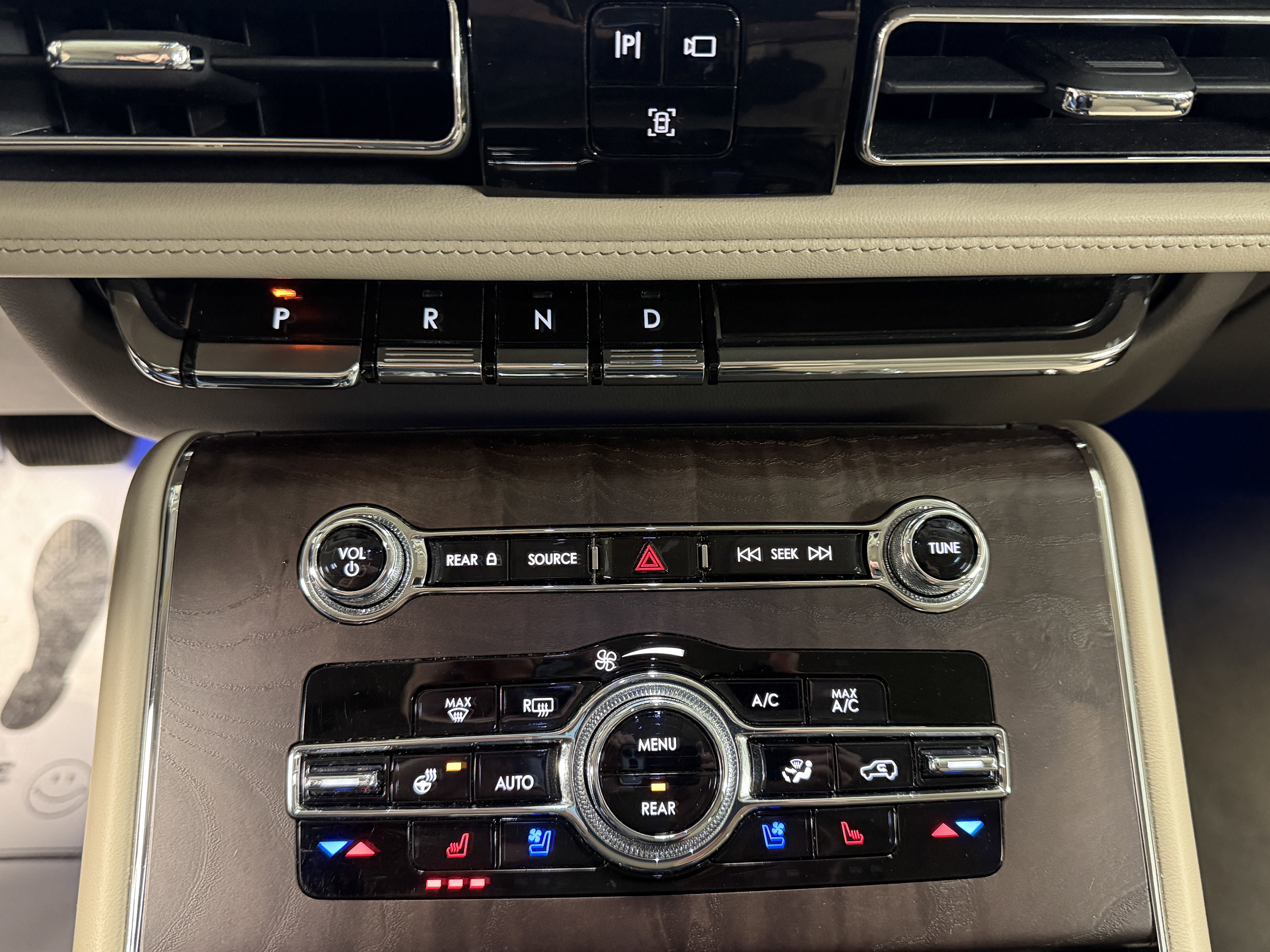 Used 2021 Lincoln Aviator Reserve w/ Equipment Group 202A image 12