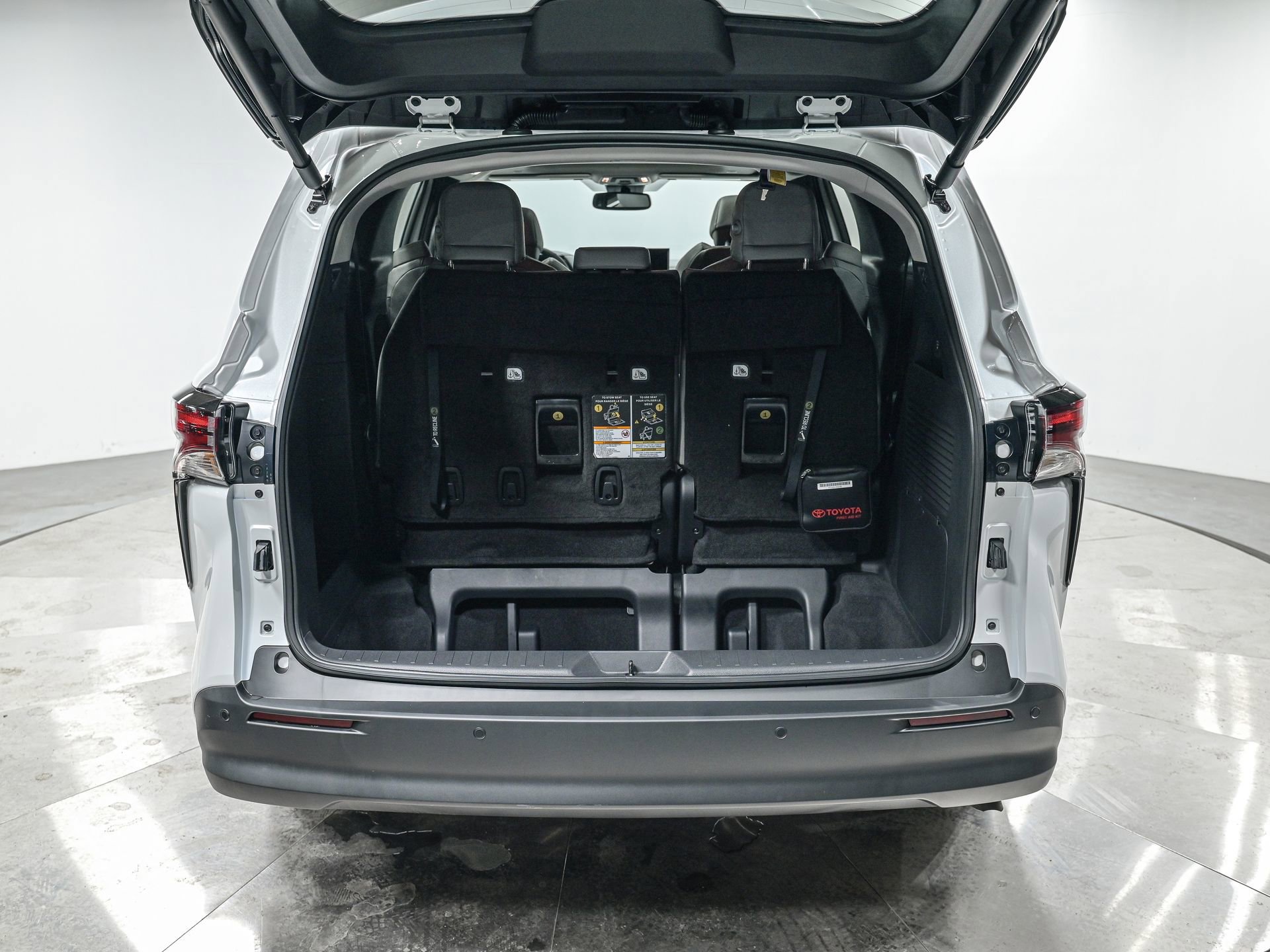 Used 2026 Toyota Sienna XLE image 6