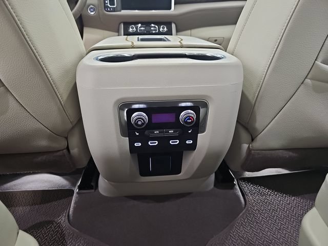 Used 2024 GMC Yukon Denali w/ Advanced Technology Package AWD/4WD image 43