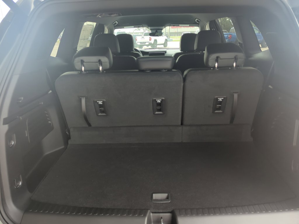 New 2026 GMC Acadia AT4 w/ Super Cruise Package image 8
