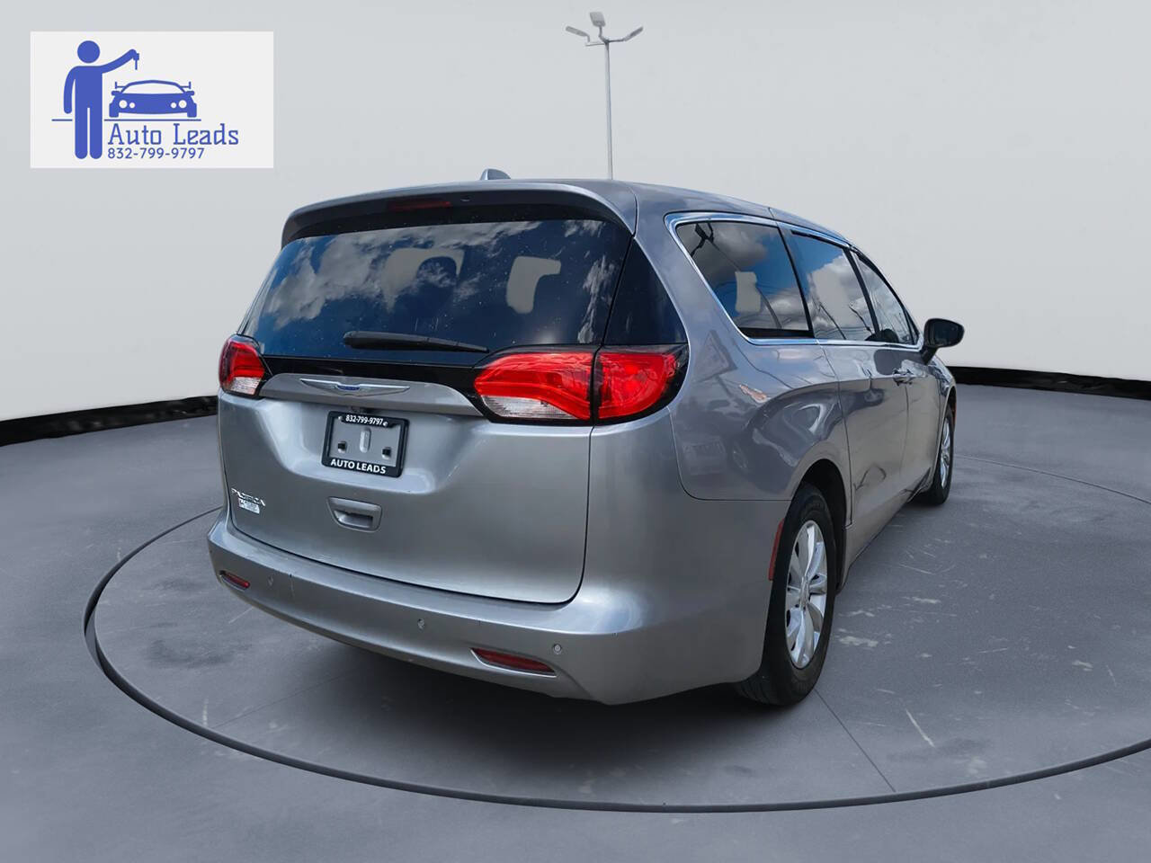 Used 2019 Chrysler Pacifica LX w/ Tire & Wheel Group image 5