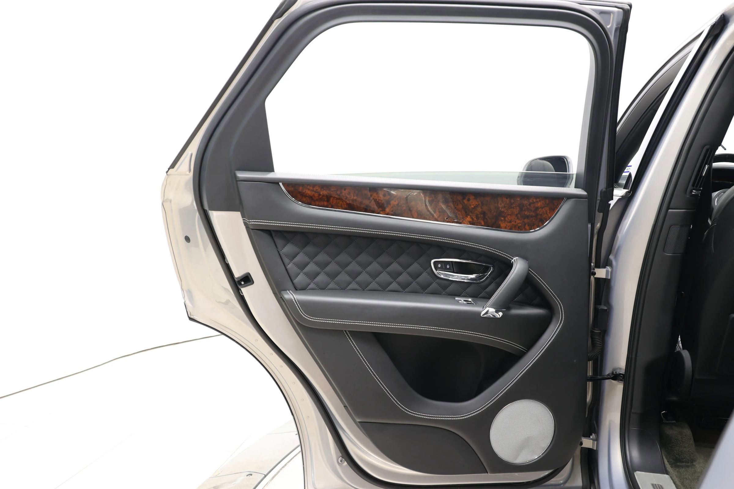 Used 2017 Bentley Bentayga image 54