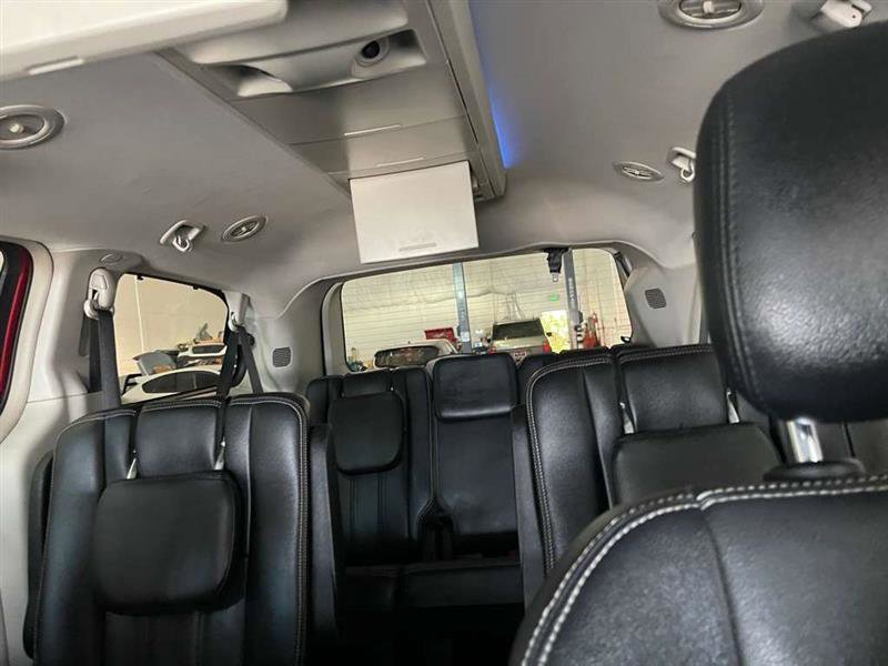 Used 2015 Chrysler Town & Country Touring-L w/ Driver Convenience Group FWD image 92