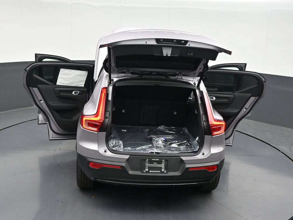 New 2026 Volvo XC40 B5 Plus w/ Protection Package Premier AWD/4WD image 33