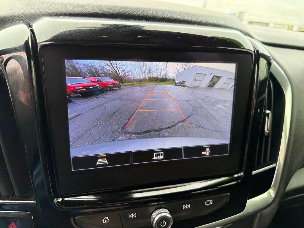 Used 2023 Chevrolet Traverse LT image 24