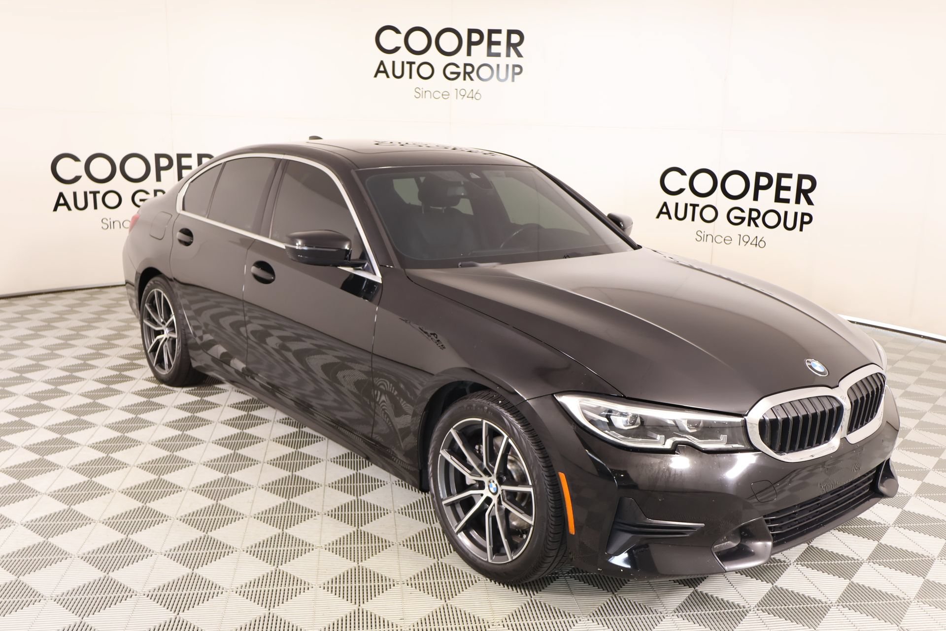 Used 2019 BMW 330i Sedan w/ Convenience Package RWD image 1
