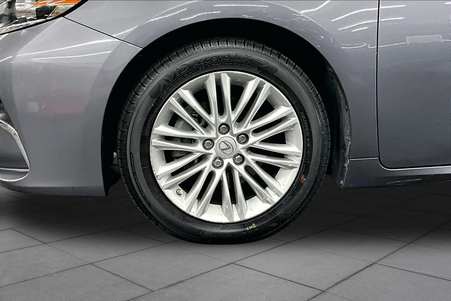 Used 2017 Lexus ES 350 w/ Accessory Package 2 FWD image 10