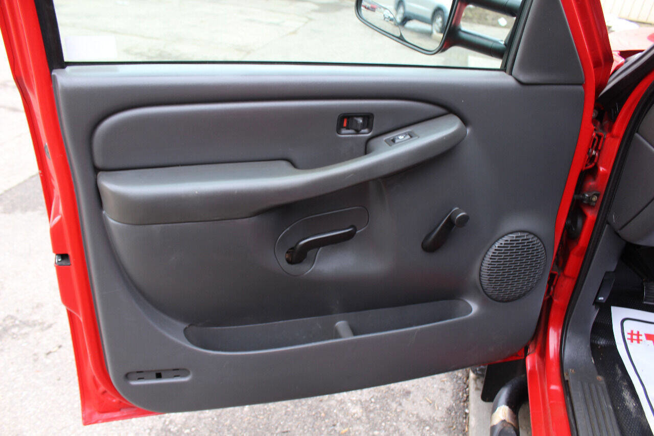 Used 2005 Chevrolet Silverado 3500 4x4 Regular Cab image 18