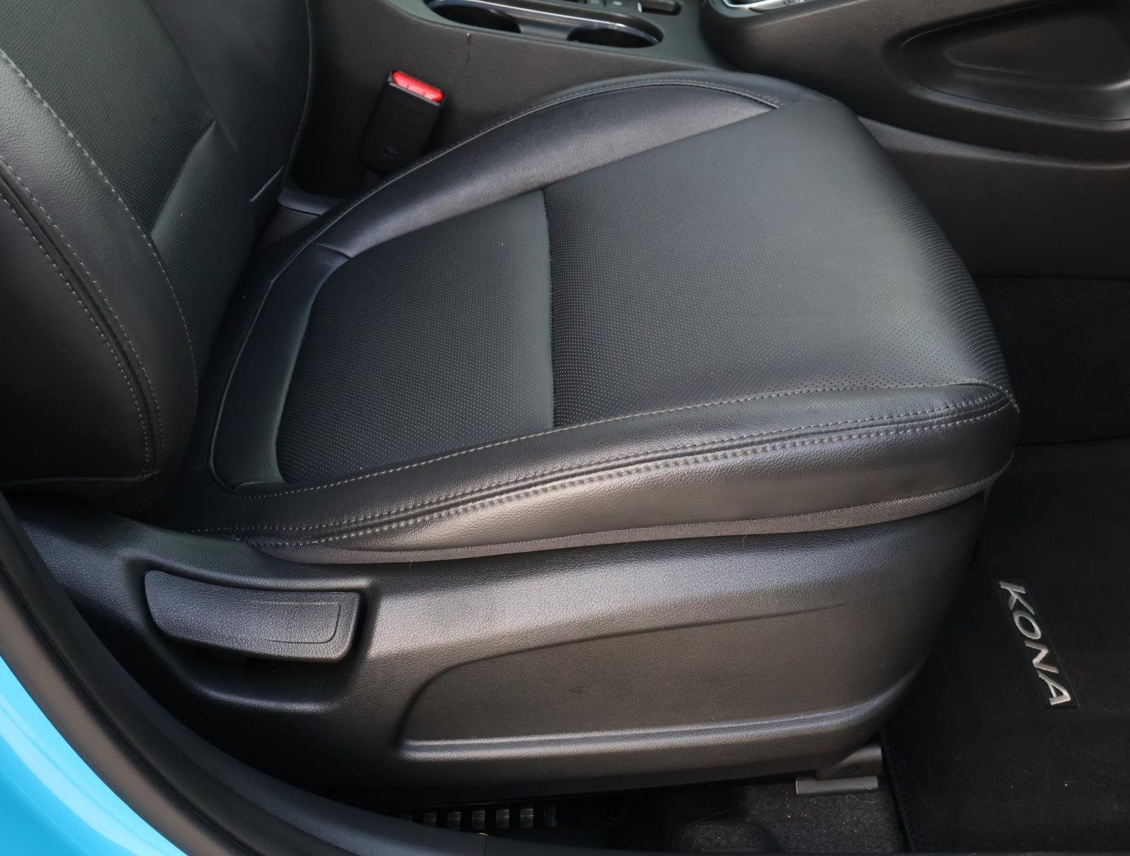 Used 2022 Hyundai Kona Limited image 18