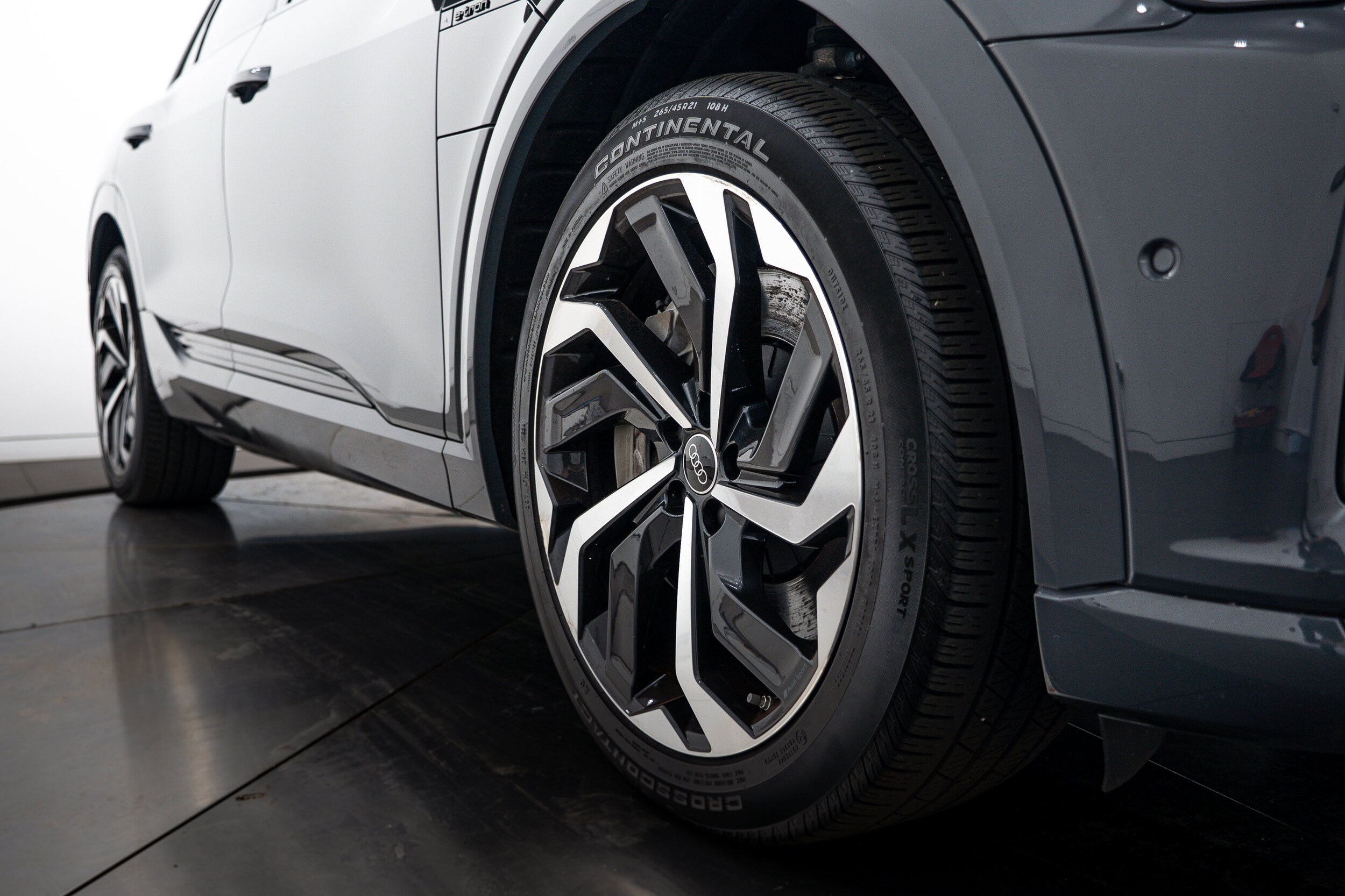 Certified 2024 Audi Q8 e-tron Premium Plus AWD/4WD image 22