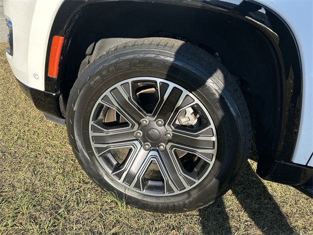 Used 2024 Jeep Wagoneer Series II w/ Flexible Seating Group image 18