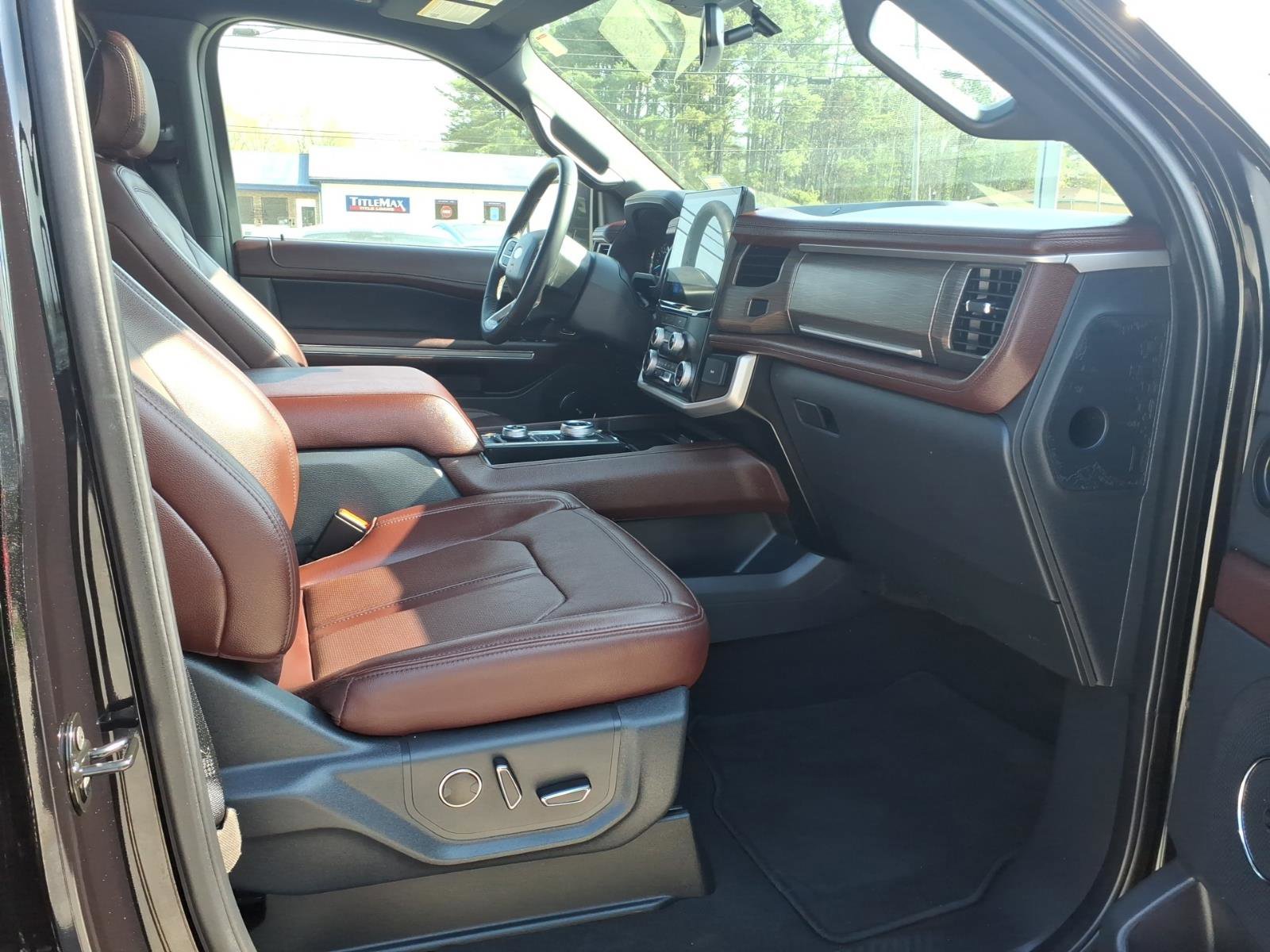 Used 2024 Ford Expedition Limited image 7