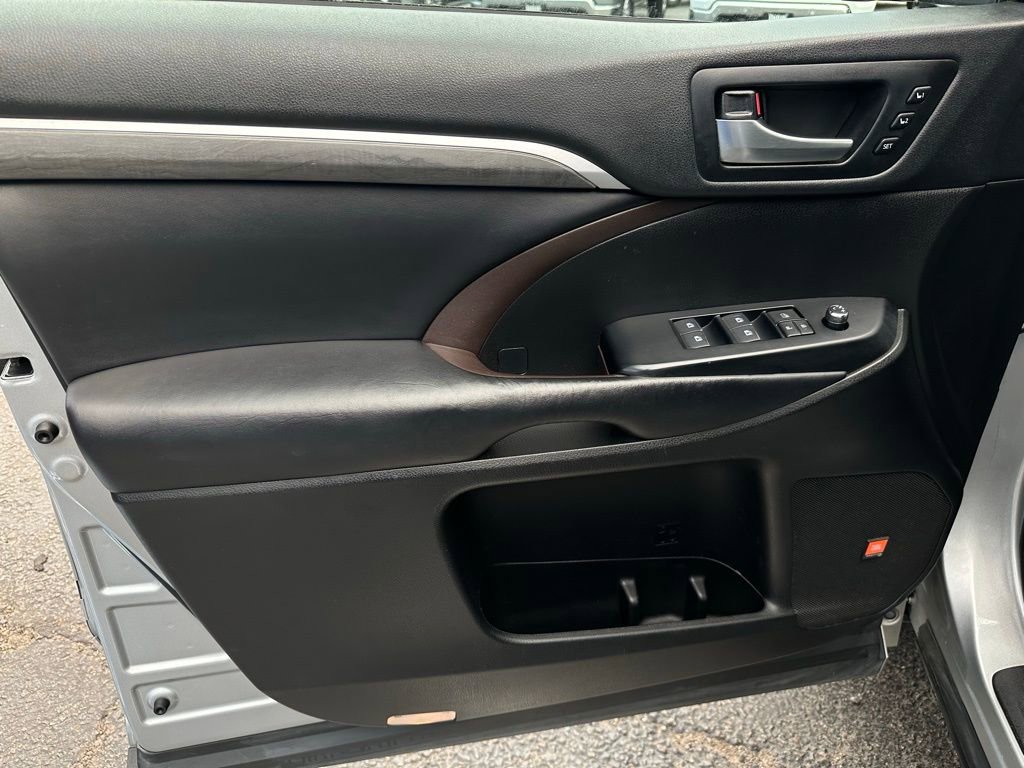 Used 2019 Toyota Highlander Limited Platinum image 12