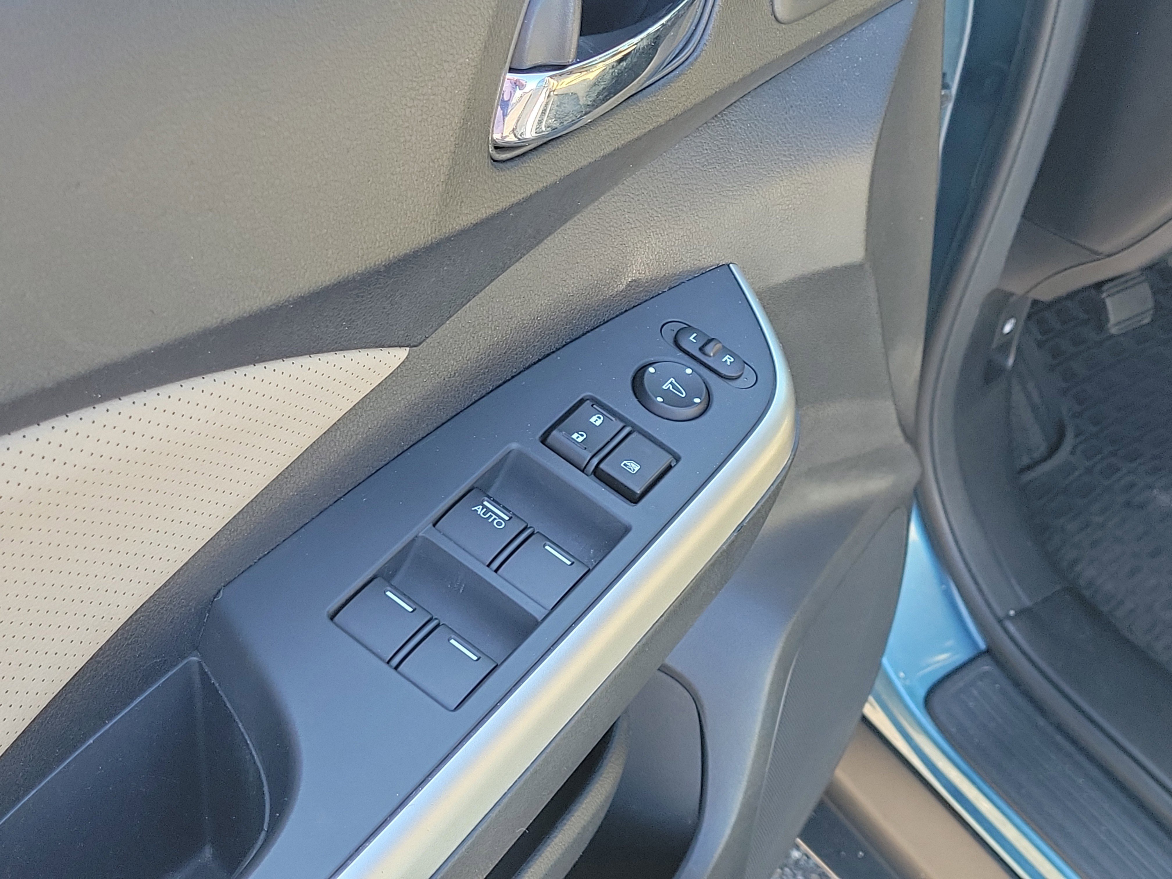 Used 2016 Honda CR-V Touring image 21