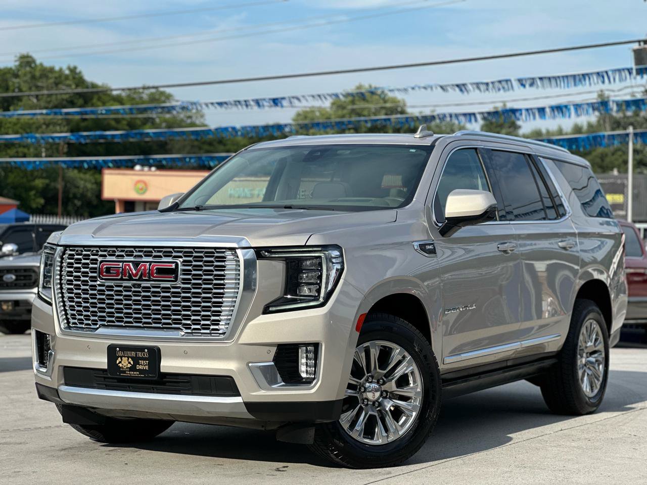 Used 2021 GMC Yukon Denali w/ Advanced Technology Package RWD image 3