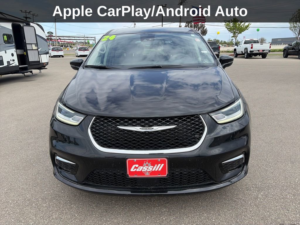 Used 2024 Chrysler Pacifica Touring-L FWD image 10