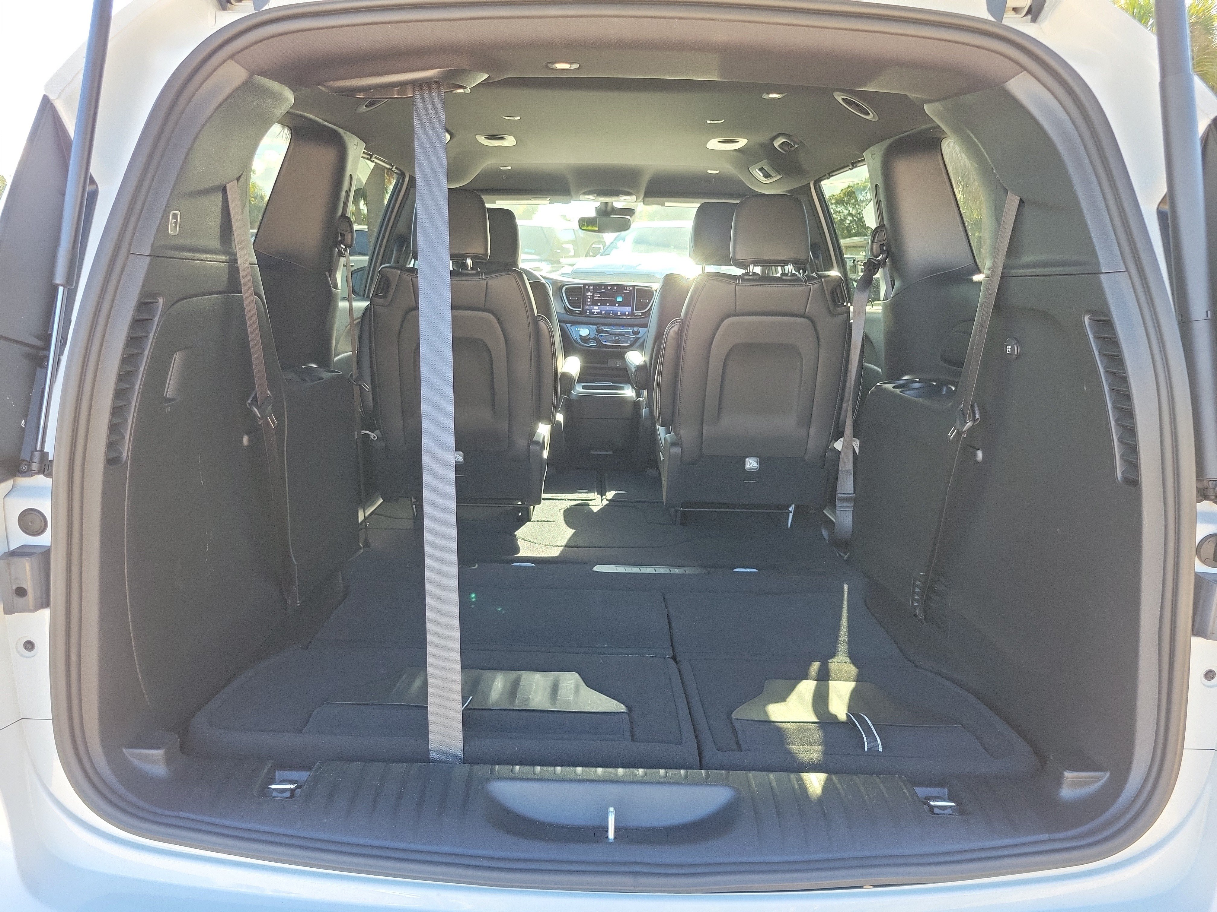 Used 2026 Chrysler Pacifica Select FWD image 7