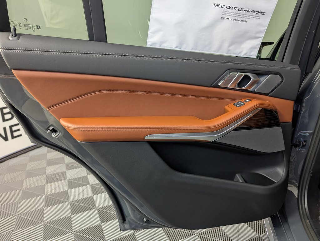 New 2026 BMW X7 M60i image 18