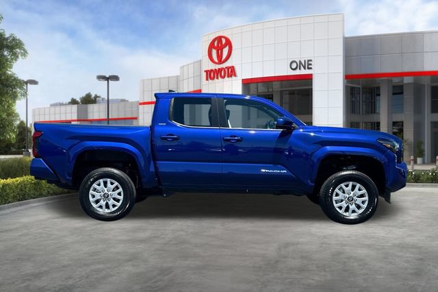 Used 2025 Toyota Tacoma SR5 AWD/4WD image 3